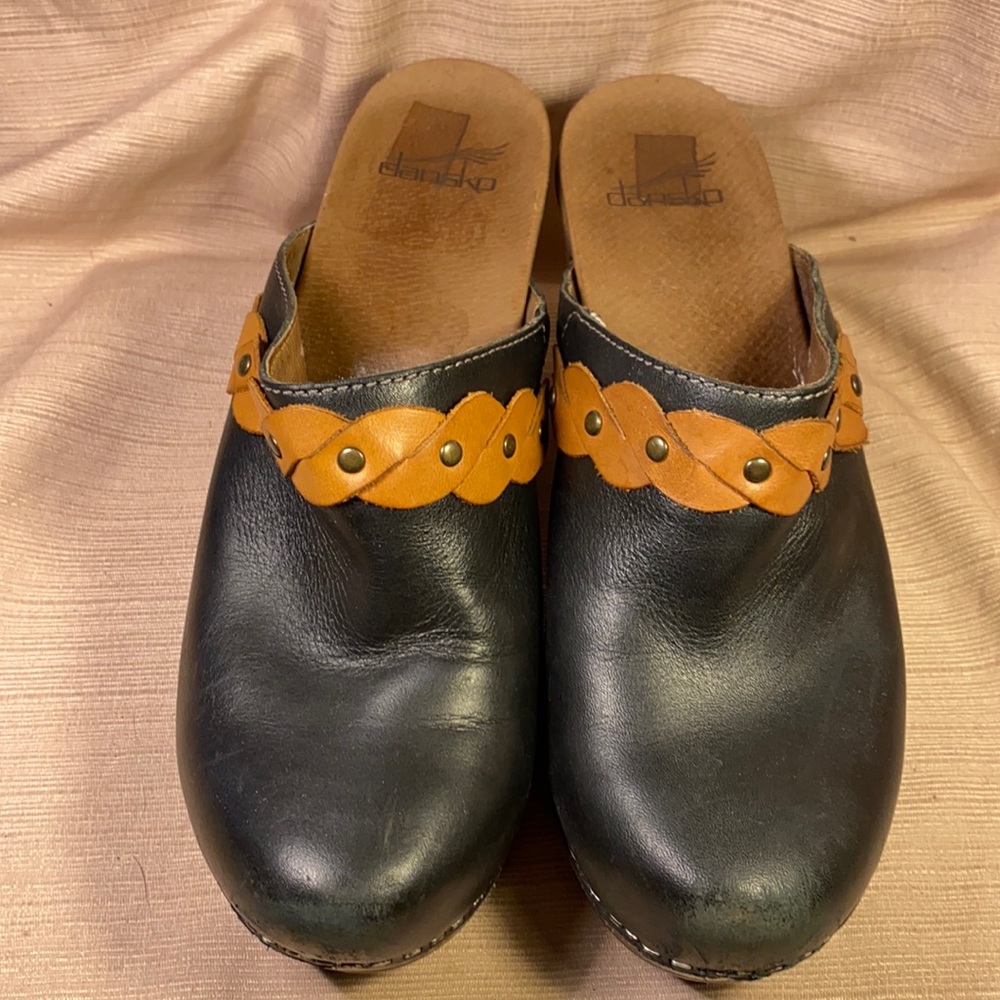 Dansko leather stacked heel mules/clogs gorgeous! 2